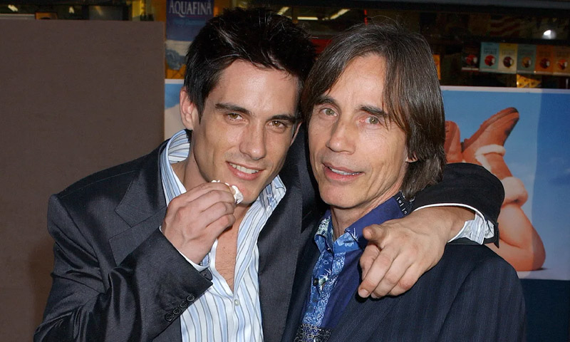 هالي ووڊ اداڪار ايٿن برائون 52 ورهين جي عمر ۾ لاڏاڻو ڪري ويو.