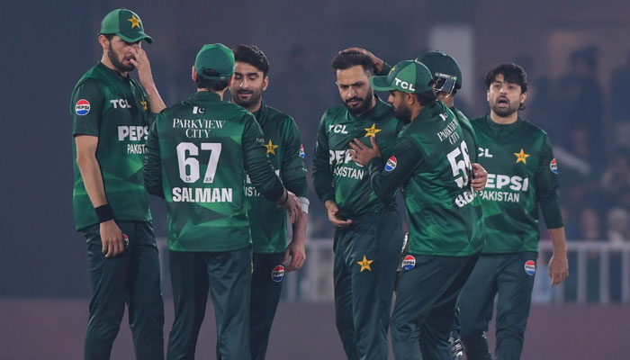 ٽن ملڪن جي ٽي 20 سيريز جي فائنل ميچ ۾ پاڪستان سري لنڪا کي 6 وڪيٽن تان شڪست ڏئي ٽائيٽل کٽي ورتو