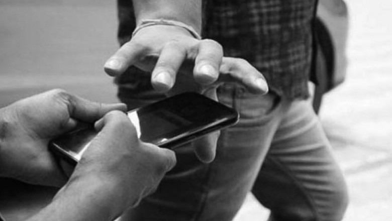 ست سالن جي ٻار کان موبائيل فون کسڻ جي ڪوشش، مزاحمت تي کيس گولي هڻي ڇڏي