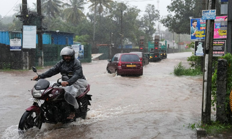 سري لنڪا تيز برساتن ۽ ٻوڏ جي نتيجي ۾ 123 ماڻھو مري ويا ۽ 130 کان وڌيڪ لاپت