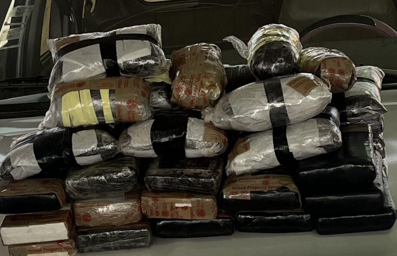 ڪراچي: 14 ٽن منشيات هٿ، سرڪاري عملدار به منشيات جي واپار ۾ ملوث