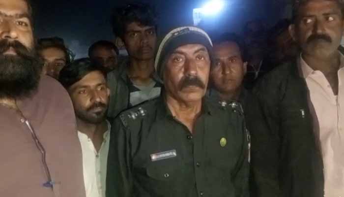 ڪراچي: غائب سب انسپيڪٽر لال بخش منظرعام تي، تشدد ۽ اغوا جا الزام